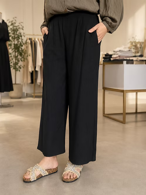 Tina Pants — straight-leg pant in a fluid rayon-polyester blend, with an elastic waist and side pockets | Sonella
