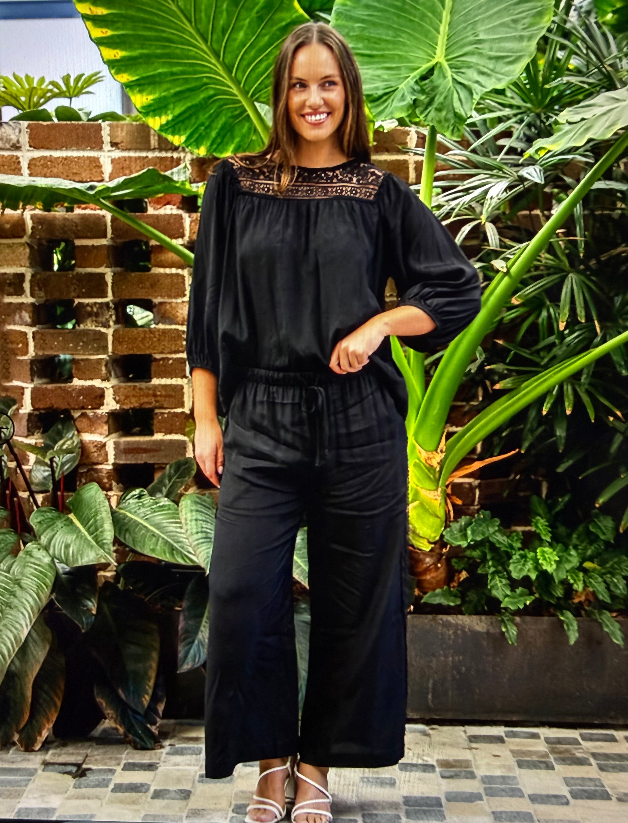 Oliwa Pant – Black — loose black straight-leg pant in cupro-rayon | Sonella