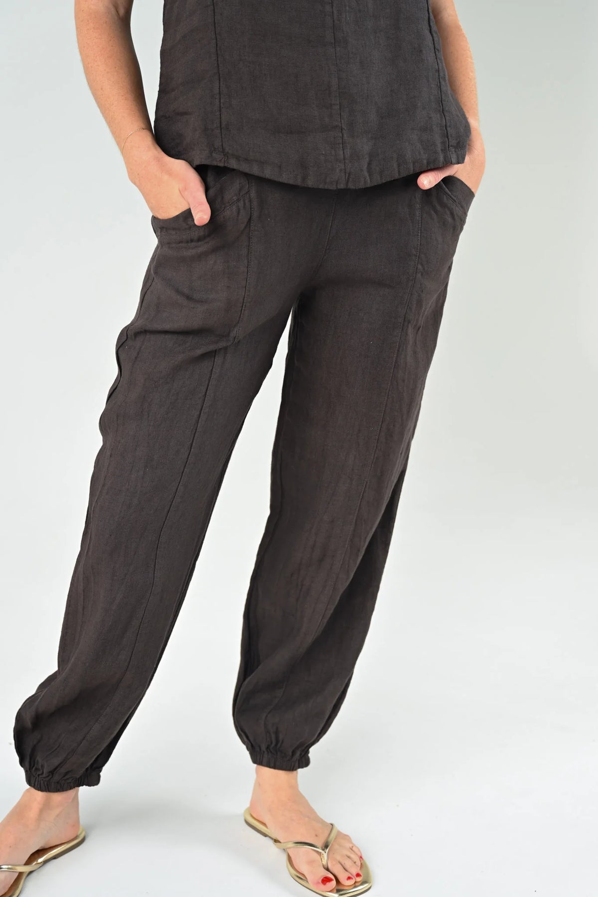 Meg 100% Linen Pant in chocolate – front view, relaxed fit Italian linen with elasticated waistband | Sonella