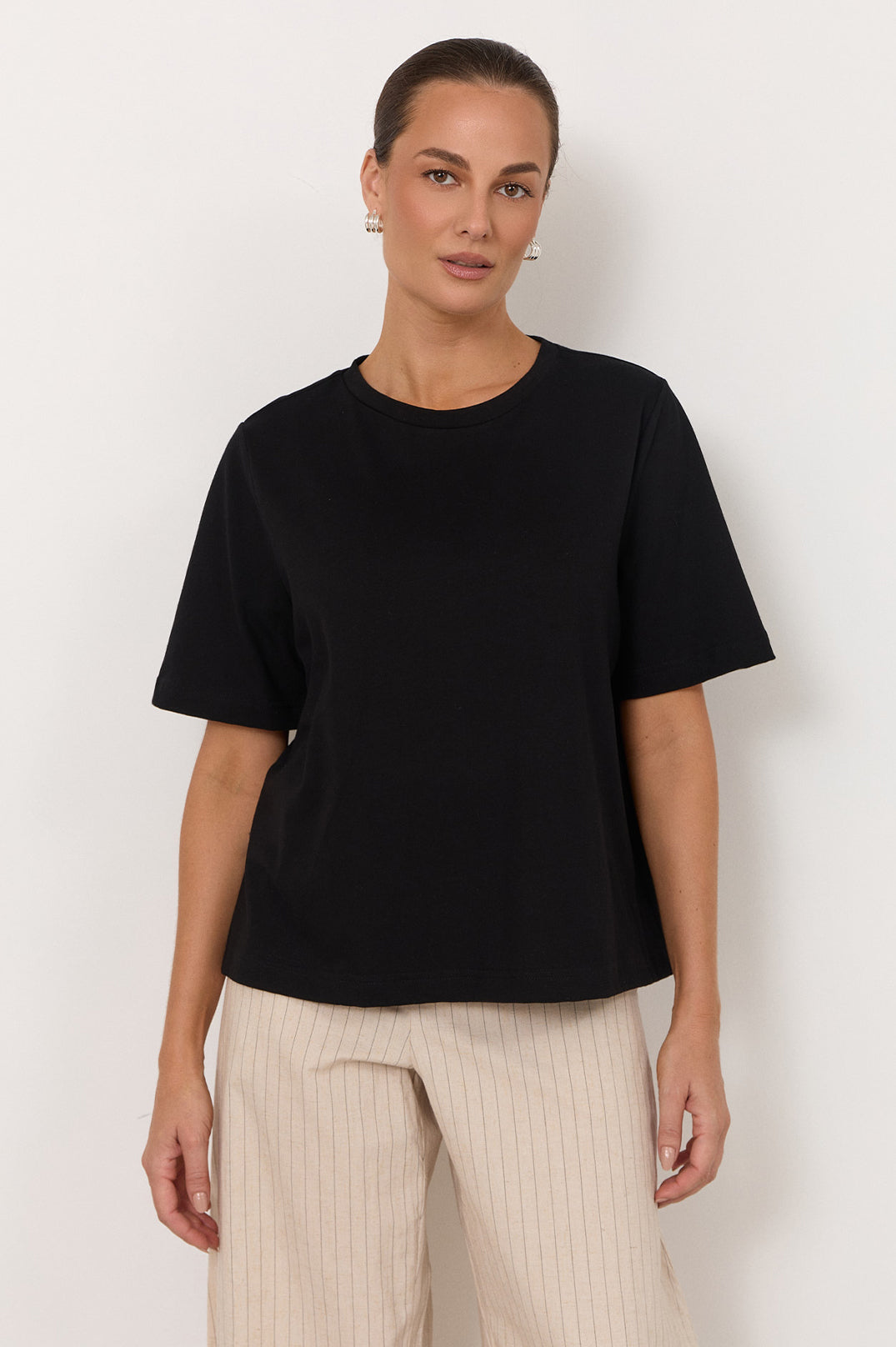 Orion Cotton Tee in black – detail view of soft cotton fabric and relaxed silhouette | Sonella